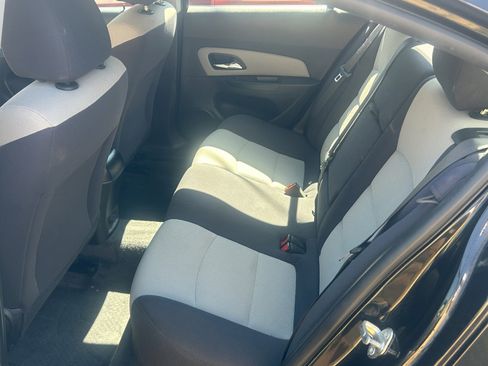 Used 2013 Chevrolet Cruze LS image 11