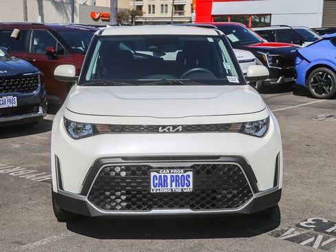 Used 2023 Kia Soul LX w/ LX Technology Package image 3