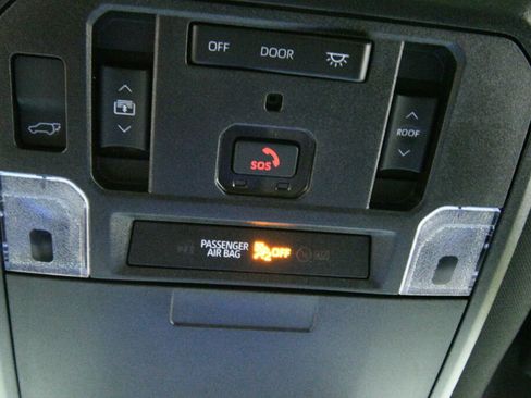 Certified 2025 Toyota Sequoia Limited w/ Tow Technology Package AWD/4WD image 19