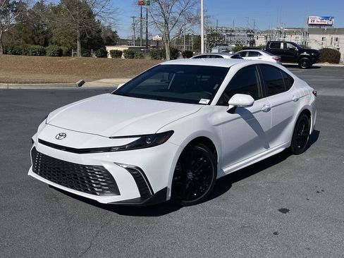 Used 2026 Toyota Camry SE image 1