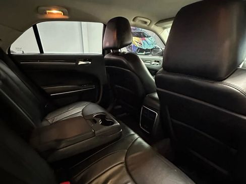 Used 2016 Chrysler 300 Limited image 25