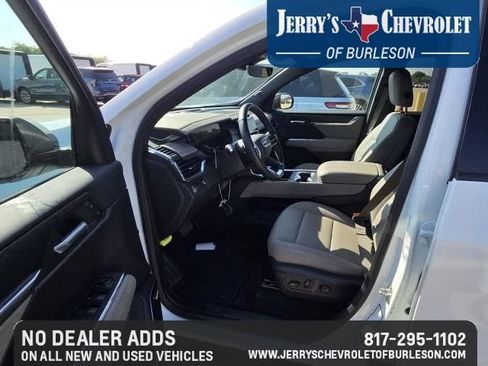 Used 2026 GMC Acadia Elevation w/ Elevation Premium Package FWD image 9