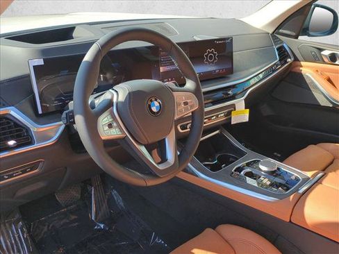New 2026 BMW X7 xDrive40i w/ Premium Package AWD/4WD image 3