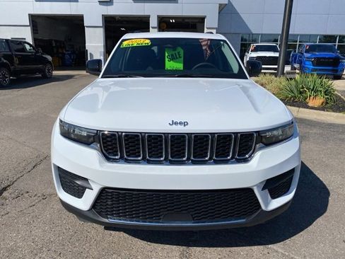 Certified 2023 Jeep Grand Cherokee Laredo image 11