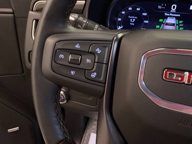 Used 2023 GMC Yukon AT4 AWD/4WD image 32