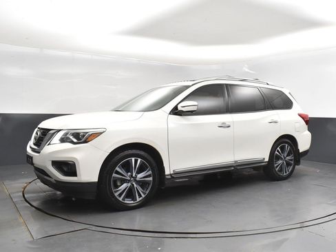 Used 2019 Nissan Pathfinder Platinum image 3