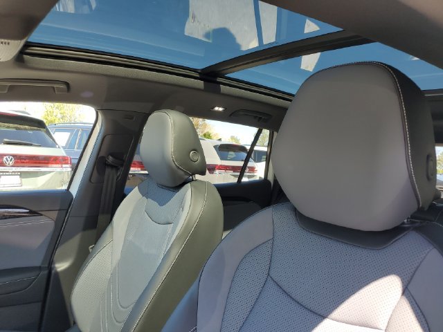 New 2026 Volkswagen Tiguan SE R-Line FWD image 16
