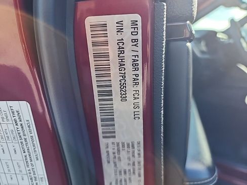 Used 2023 Jeep Grand Cherokee Altitude image 19