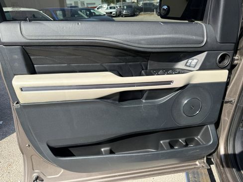 Used 2018 Ford Expedition Platinum AWD/4WD image 38