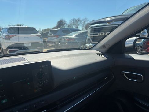 Used 2025 Kia K4 LXS image 34