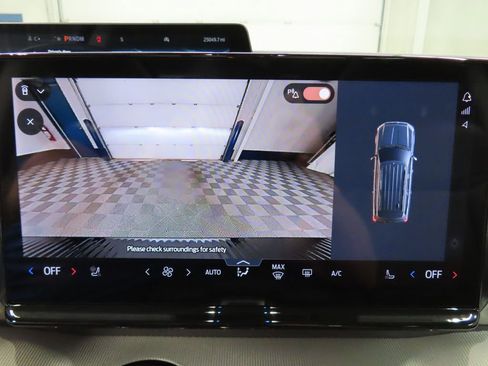 Used 2025 Ford Expedition Active image 23