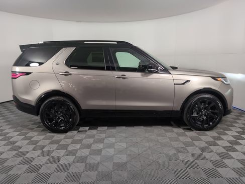Used 2025 Land Rover Discovery Dynamic SE image 8