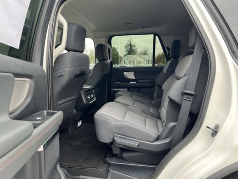 Used 2025 Ford Expedition Active image 39