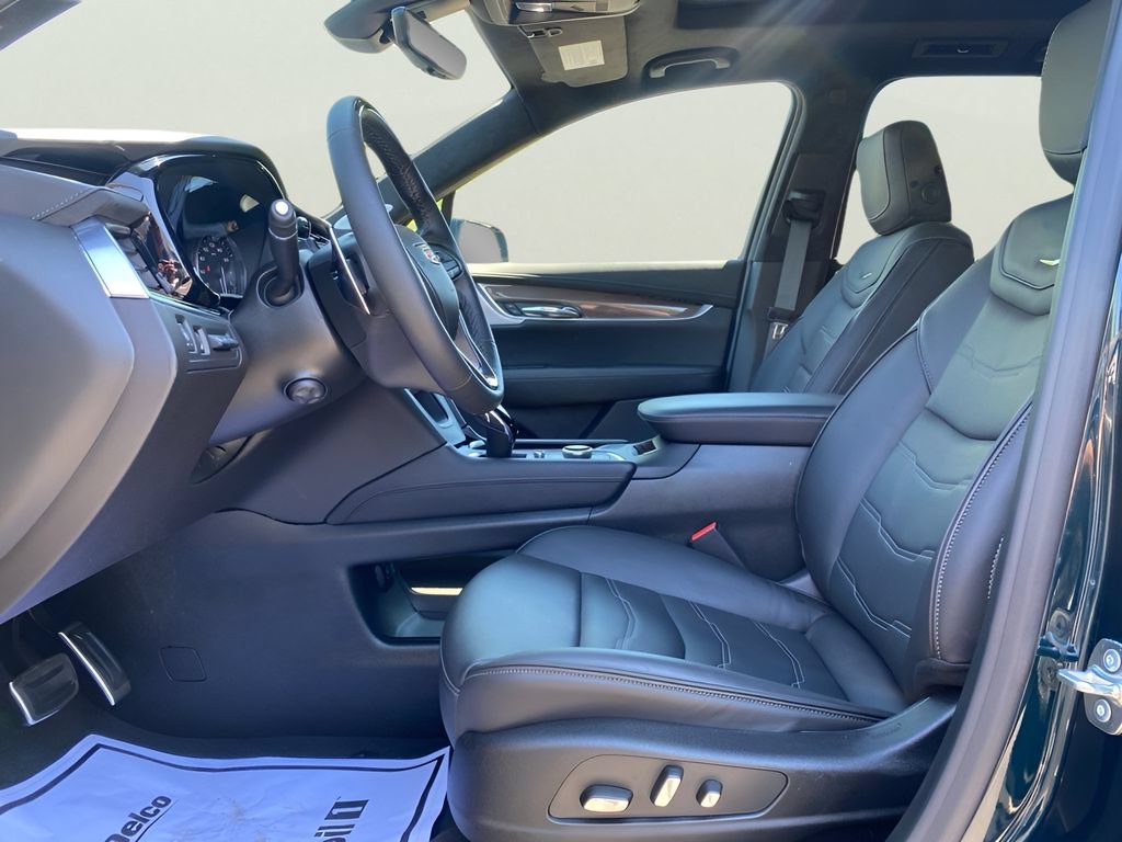Certified 2025 Cadillac XT6 Sport w/ Platinum Package AWD/4WD image 17