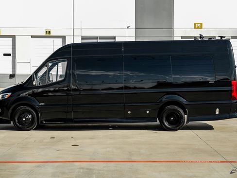Used 2024 Mercedes-Benz Sprinter 3500 image 5