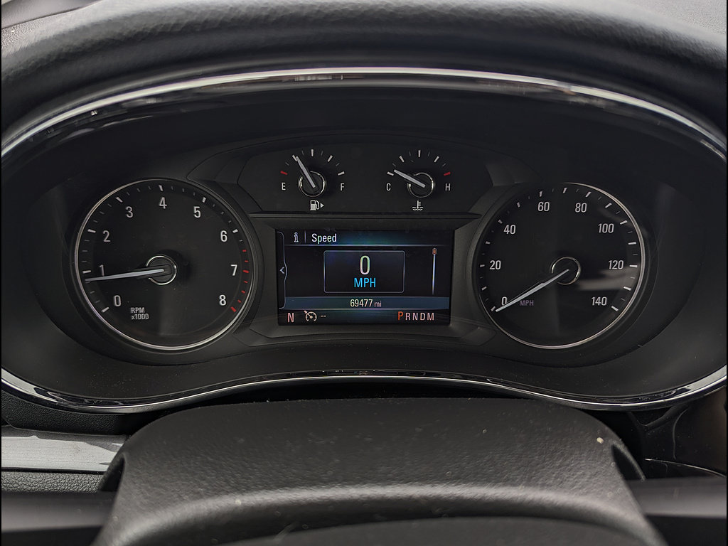 Used 2022 Buick Encore Preferred AWD/4WD image 2
