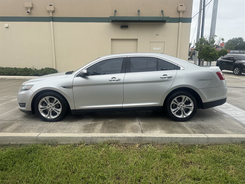 Used 2017 Ford Taurus SEL FWD image 8