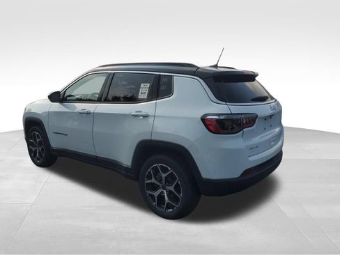 Used 2025 Jeep Compass Limited AWD/4WD image 3