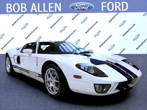 Used 2005 Ford GT RWD image 2