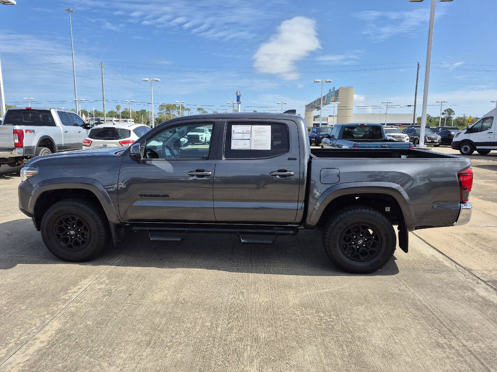 Used 2022 Toyota Tacoma SR5 RWD image 15