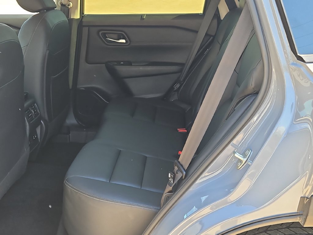 Used 2025 Nissan Rogue SL w/ SL Premium Package FWD image 15