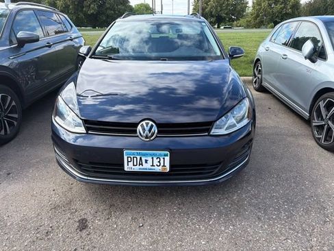Used 2017 Volkswagen Golf SE FWD image 2