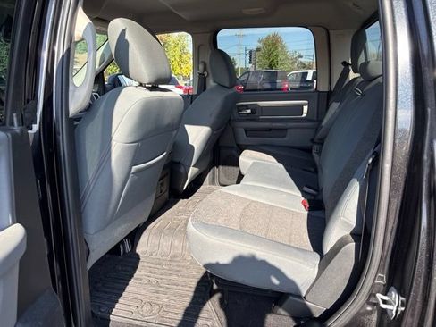 Used 2018 RAM 1500 SLT AWD/4WD image 13