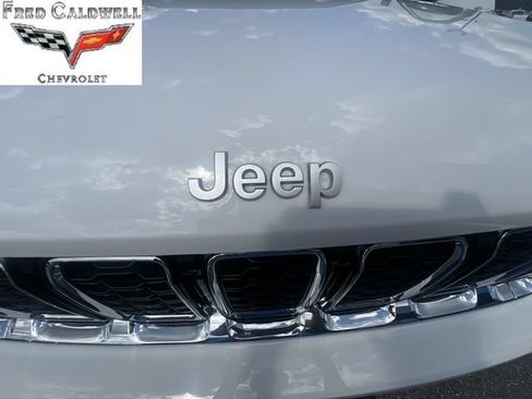 Used 2025 Jeep Grand Cherokee Limited AWD/4WD image 37