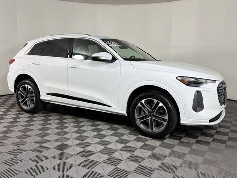 Certified 2025 Audi Q5 Premium w/ Convenience Package AWD/4WD image 7