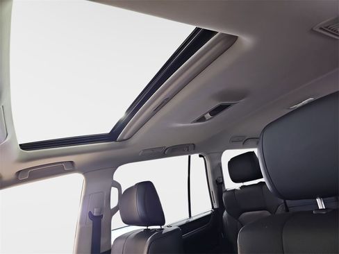 Used 2018 Lexus LX 570 4WD image 33