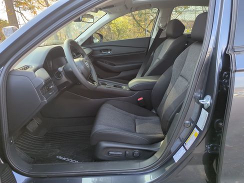 Certified 2025 Honda Accord SE image 18