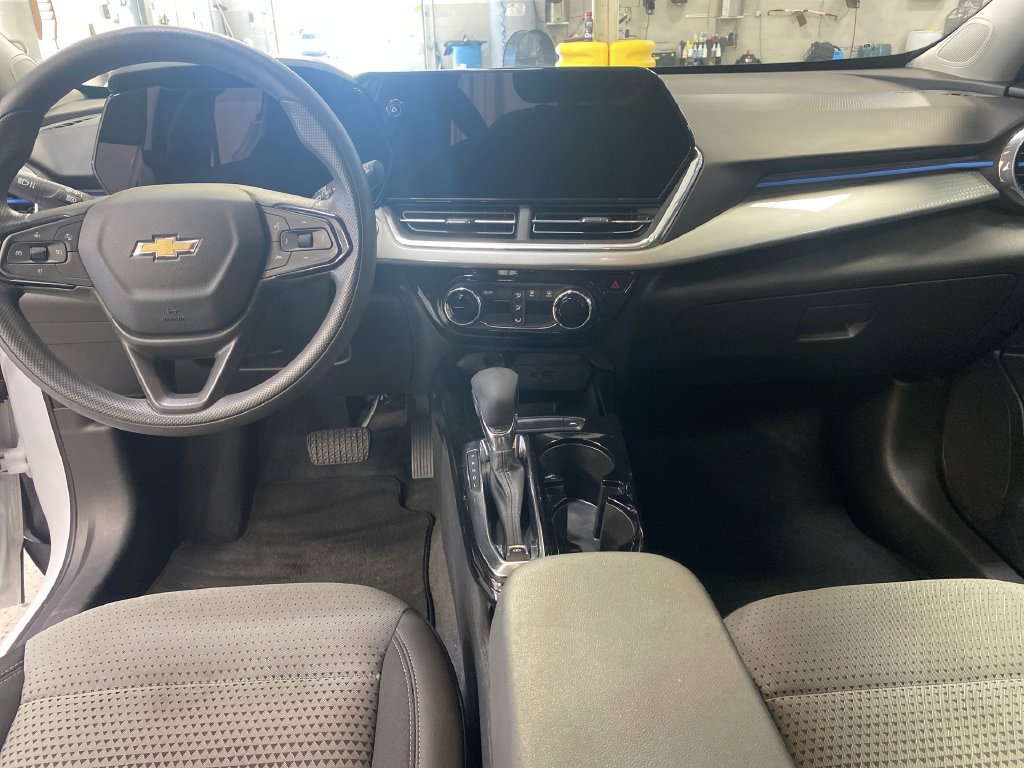 Certified 2025 Chevrolet Trax LT FWD image 27