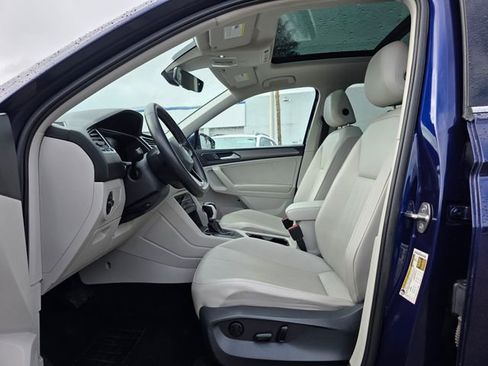 Used 2022 Volkswagen Tiguan SE image 14