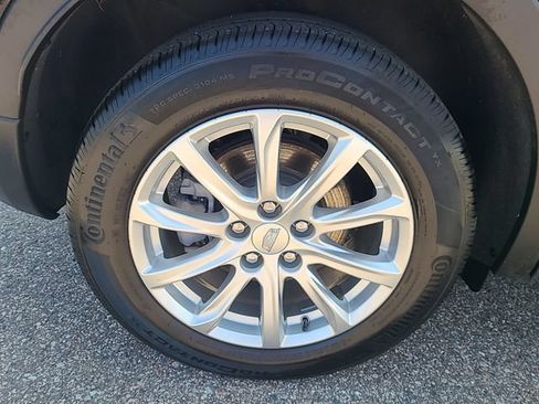 Used 2023 Cadillac XT4 Luxury w/ Cold Weather Package AWD/4WD image 32