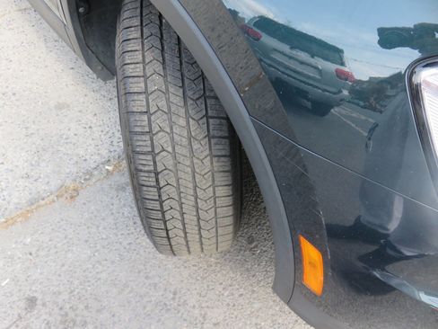 Used 2019 Volkswagen Tiguan SE image 31