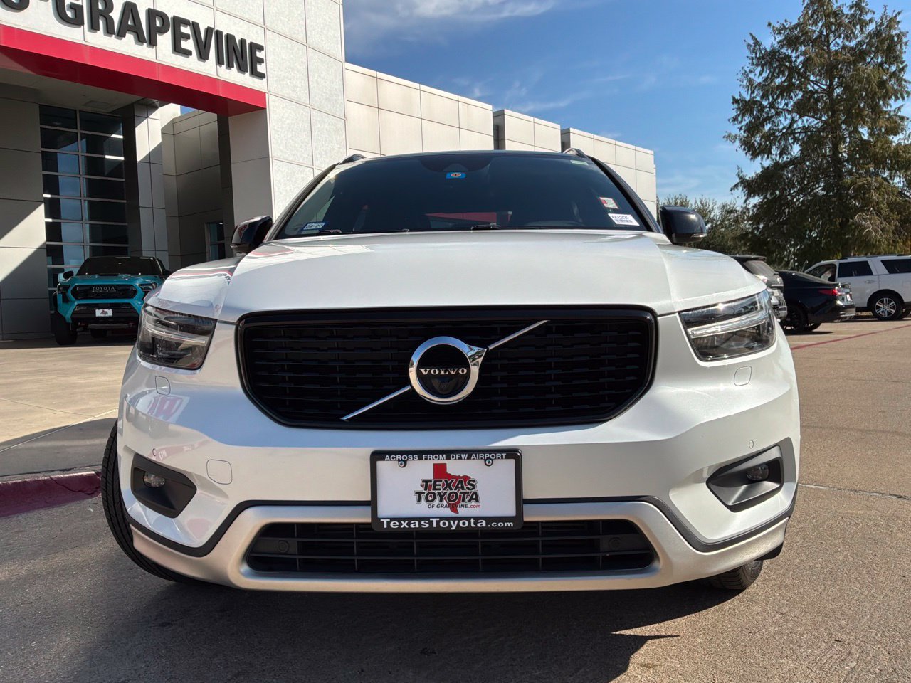 Used 2019 Volvo XC40 T5 R-Design AWD/4WD image 3