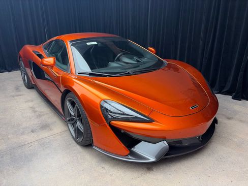 Used 2019 McLaren 570S Spider RWD image 2