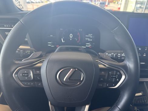 Used 2024 Lexus GX 550 image 9