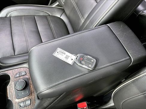 Used 2023 GMC Acadia Denali w/ Denali Ultimate Package AWD/4WD image 31