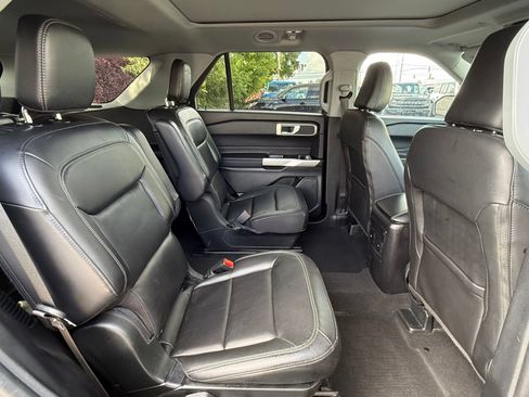 Used 2023 Ford Explorer XLT w/ Equipment Group 202A AWD/4WD image 16