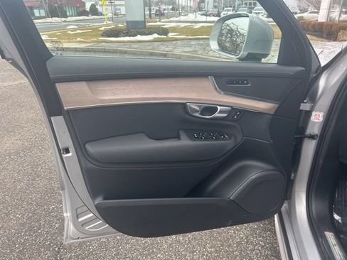 Used 2025 Volvo XC90 B6 Plus AWD/4WD image 17