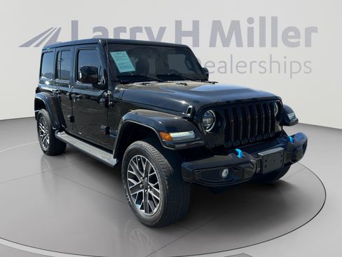 Used 2023 Jeep Wrangler Unlimited Sahara AWD/4WD image 7