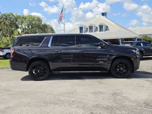 Used 2022 Chevrolet Suburban LT AWD/4WD image 6