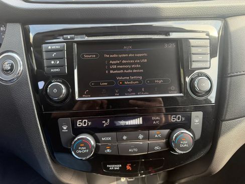 Used 2019 Nissan Rogue SV FWD image 23