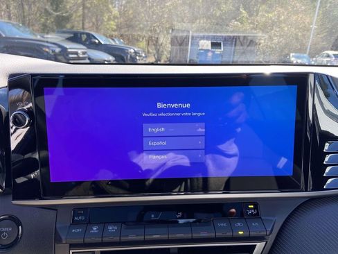 Used 2025 Toyota Camry SE w/ Multimedia Upgrade Package image 22