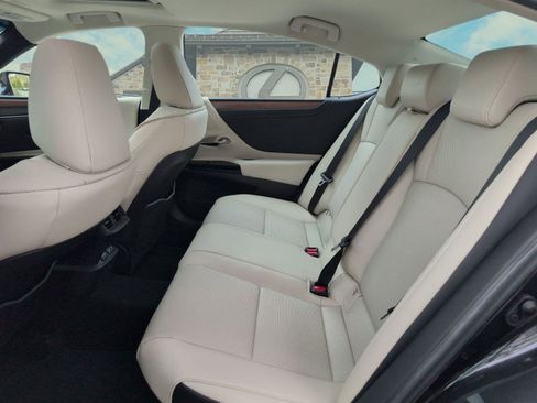 Certified 2025 Lexus ES 300h w/ Premium Package image 17