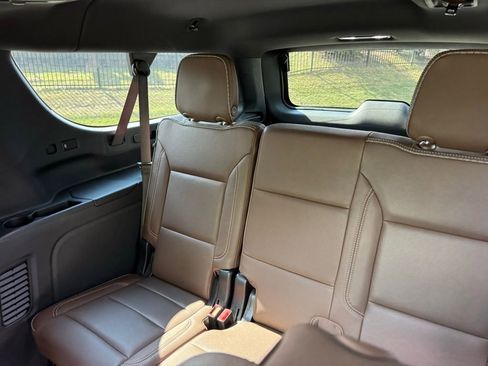 Used 2024 Chevrolet Suburban High Country image 36