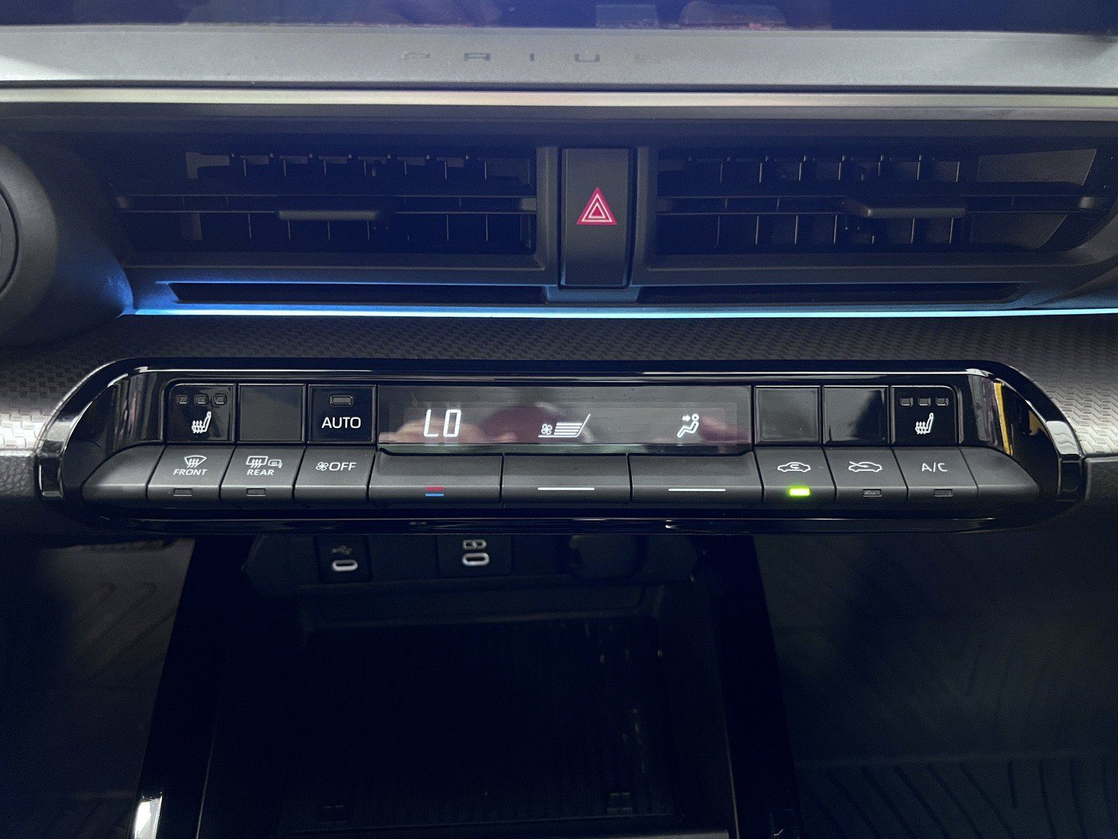 Used 2024 Toyota Prius XLE FWD image 21