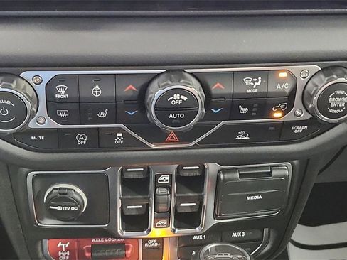 Used 2025 Jeep Gladiator Mojave w/ Convenience Group image 22