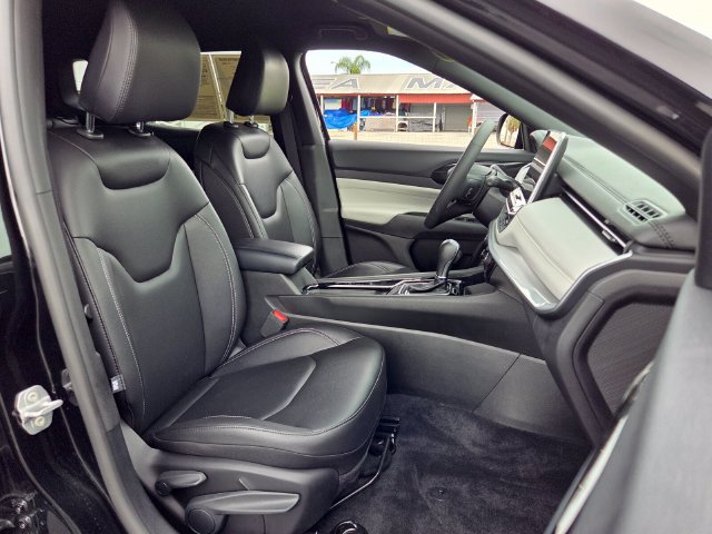 Used 2025 Jeep Compass Limited AWD/4WD image 17